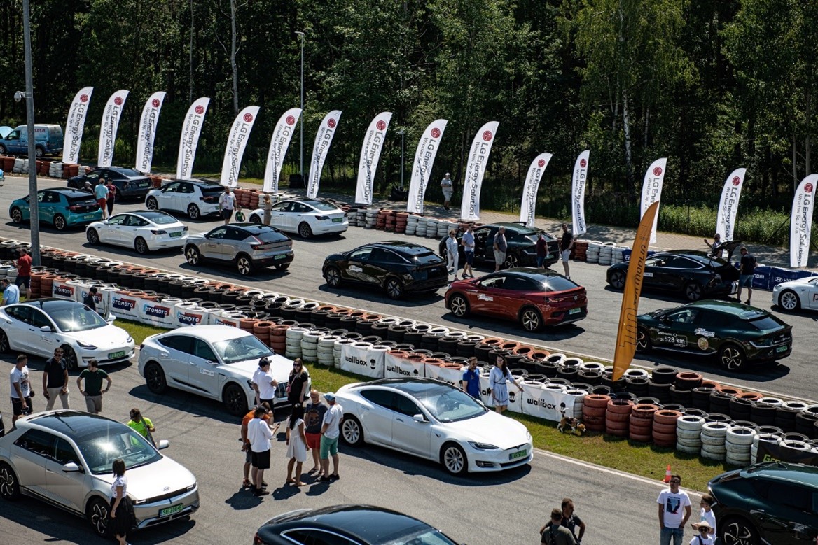 lg-energy-solution-hits-the-track-to-present-better-future-at-ev-experience-powered-by-lg-energy-solution-wroclaw_1.jpg