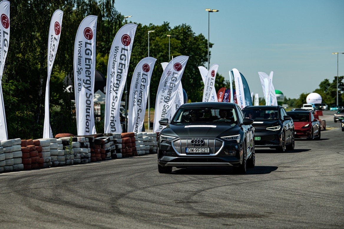 lg-energy-solution-hits-the-track-to-present-better-future-at-ev-experience-powered-by-lg-energy-solution-wroclaw_2.jpg
