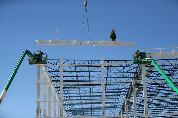LG Energy Solution and Honda today marked Leap Day by erecting the final structural steel beam at the joint venture's new EV battery production facility being constructed near Jeffersonville, Ohio.