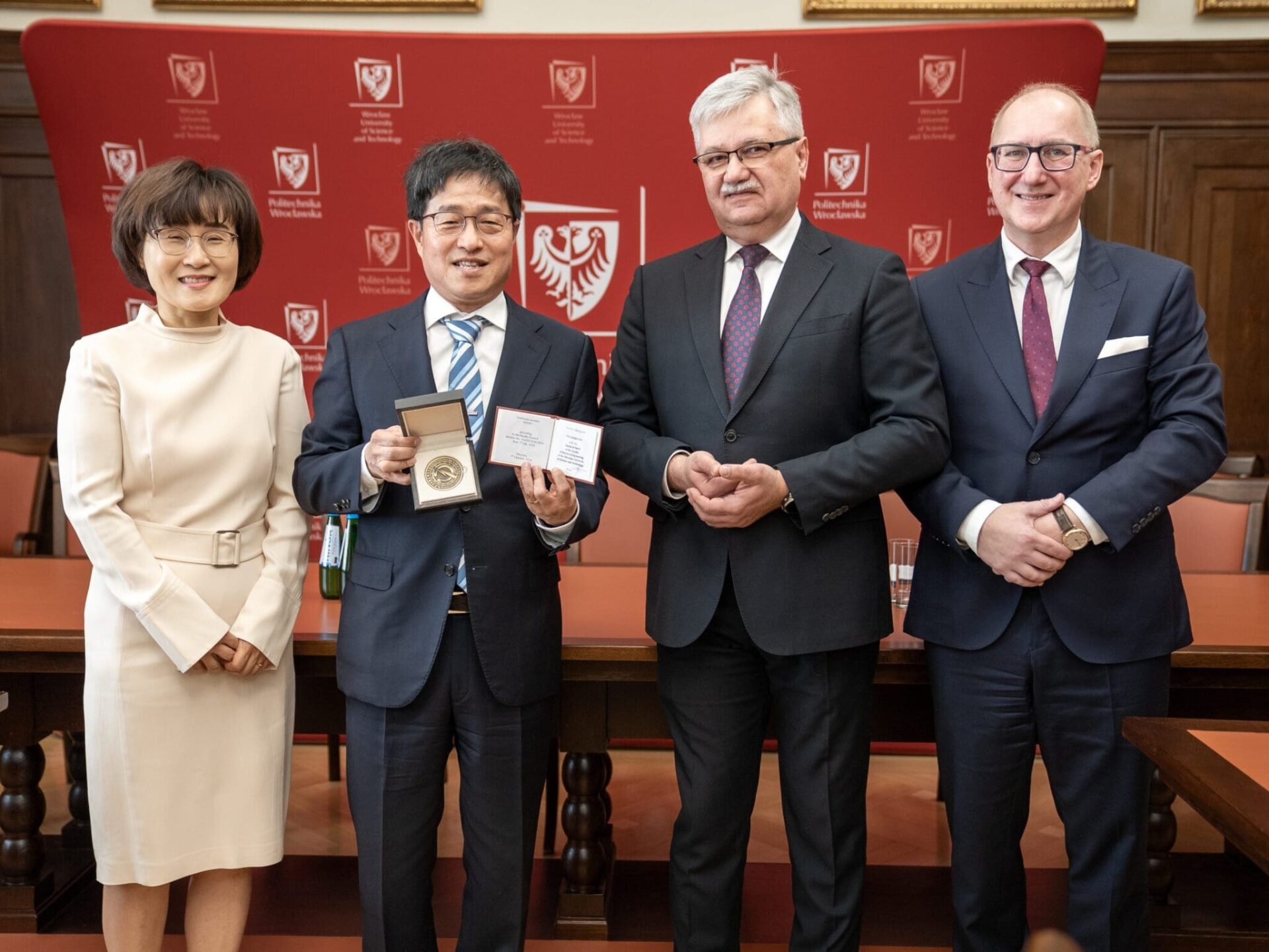 From second left: Jangha Lee, President of LG Energy Solution Wroclaw; Professor Waldemar Rebizant, Dean of Electrical Engineering; and Professor Arkadiusz Wojs, Rector of Wroclaw University of Science and Technology (Source: LG Energy Solution Wroclaw)