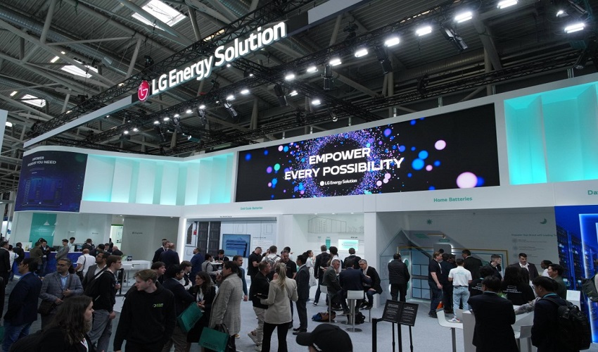 LG Energy Solution’s booth was bustling with visitors.