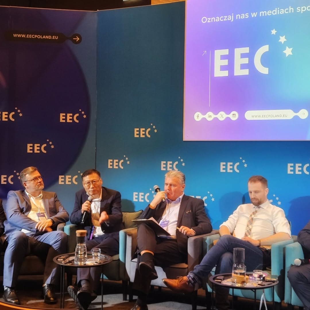 Yong Girl Lee (second from the left), Director of External Relations at LG Energy Solution Wroclaw, participating in the 2025 EEC panel discussion. (Source: LG Energy Solution Wrolcaw Instagram)