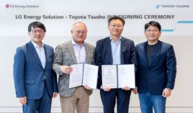Toshimitsu Imai, CEO of Toyota Tsusho, Masaharu Katayama, COO of Toyota Tsusho, CChang Beom Kang, CSO of LG Energy Solution, and David Kim, CEO of LG Energy Solution