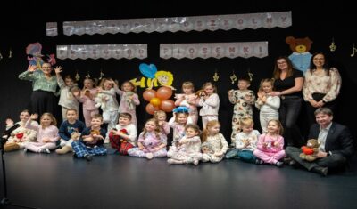 Children singing at the 4th Preschool Song Review in the UL Public Kindergarten